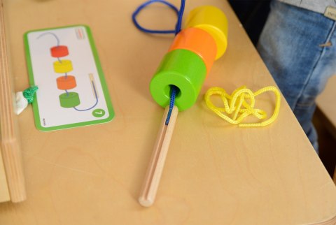 Masterkidz MASTERKIDZ Duża Drewniana Nawlekanka Sznurowanka Montessori