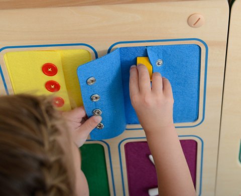 Masterkidz MASTERKIDZ Tablica Ścienna Otwieranie I Zamykanie Zamków Suwaki Guziki Montessori